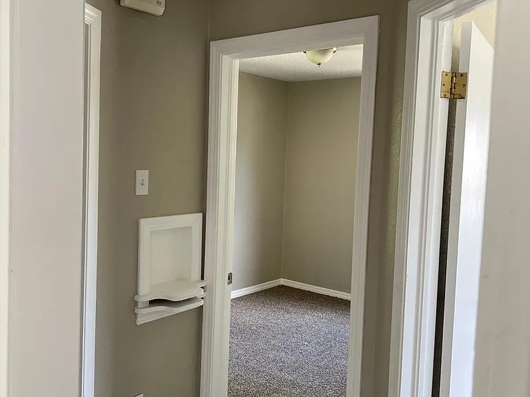 1021 Holly Ln — Photo 11