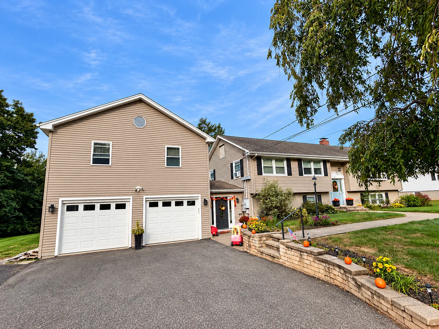 271 Vineyard Ave — Photo 1
