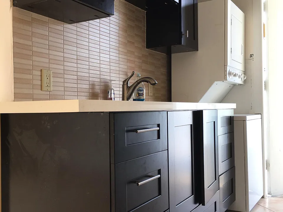 358 Euclid Ave #7