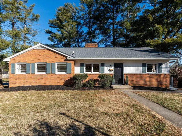 1863 S Talbott Pl, Waynesboro, VA 22980