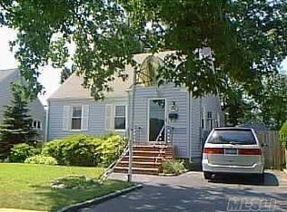 2416 Woodland Ave, Wantagh, NY 11793