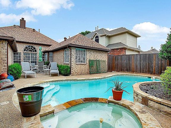 4th image of 2304 Dampton Dr