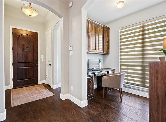 3rd image of 501 Palamedes St