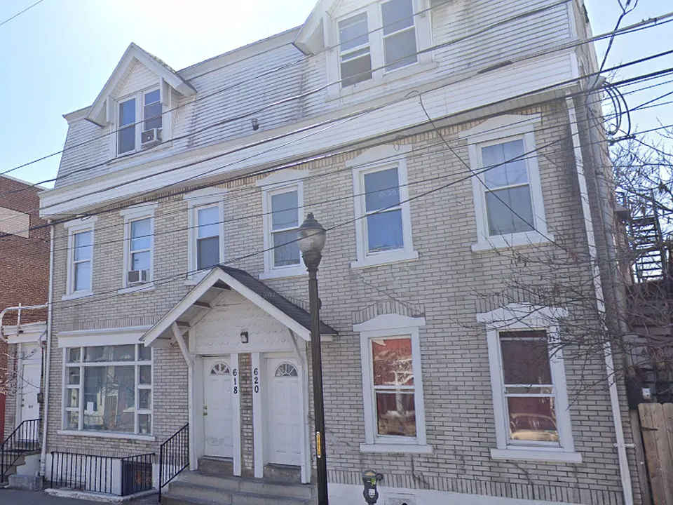 618-620 W Chew St