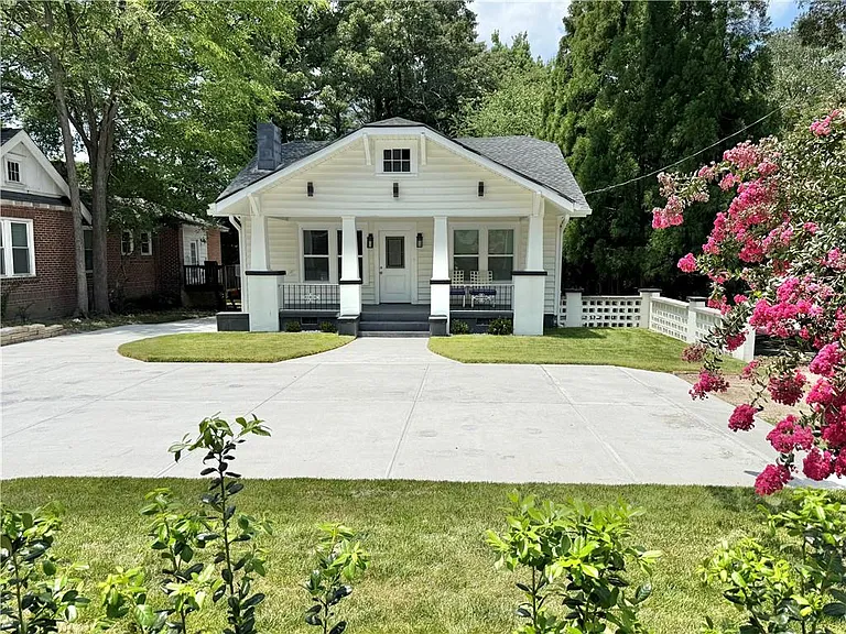 2194 Bolton Rd NW — Photo 2