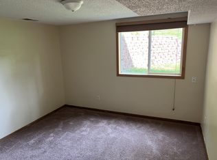 8653 Woodlawn Dr, Rockford, MN 55373