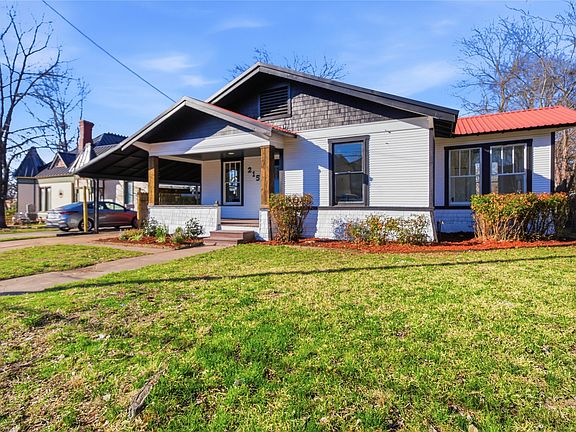 3rd image of 215 E 12th St