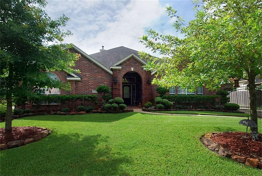 1st image of 8018 12th Fairway Ln