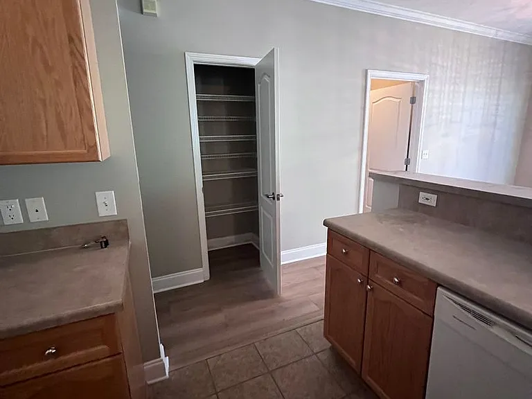 1618 Professional Pkwy — Photo 16