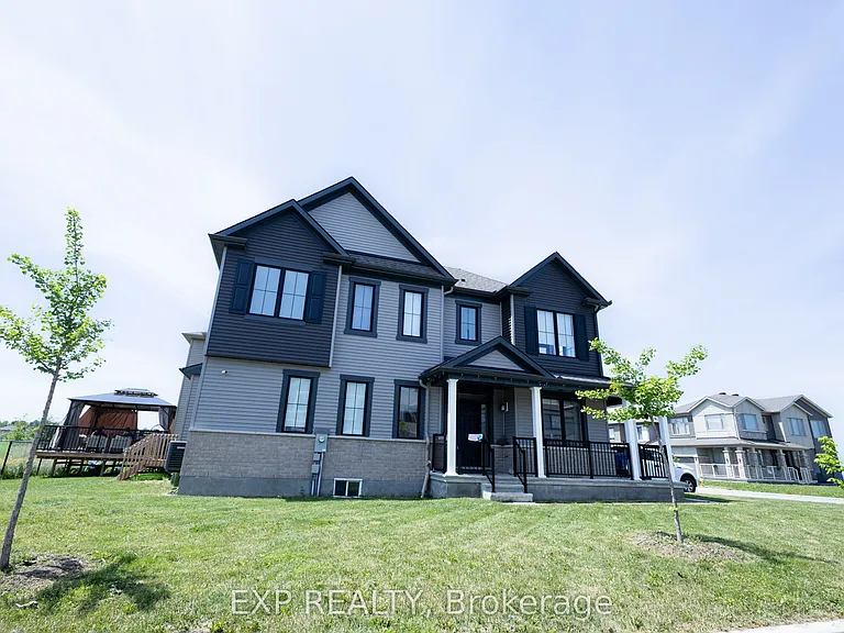 1038 Showman St — Photo 2