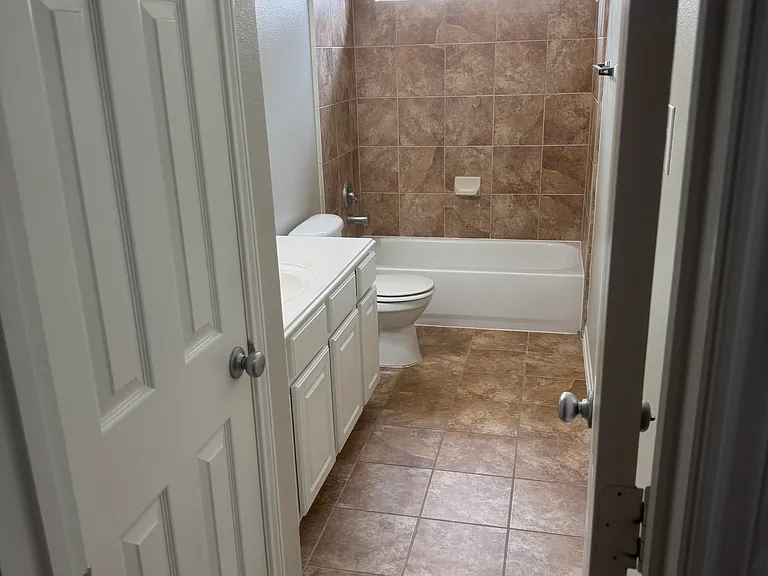 8614 Briar Oaks Ln — Photo 11