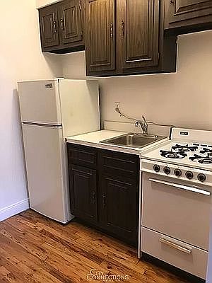 3rd image of 218 E 70th St APT 3B