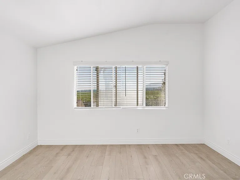 6766 Royal Crest Ct — Photo 33