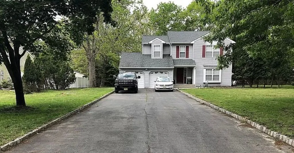 16 Persimmon Dr photo 1