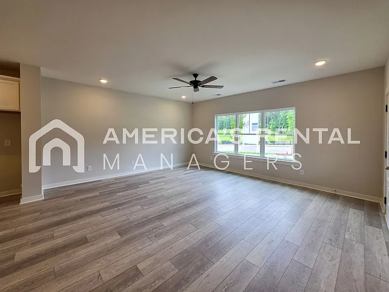 1019 Grand River Blvd W — Photo 14