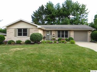 1376 Tomahawk Dr, Dubuque, IA 52003