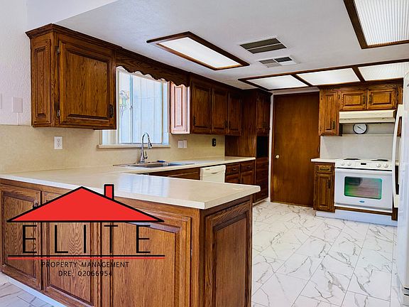 5th image of 247 Peg St