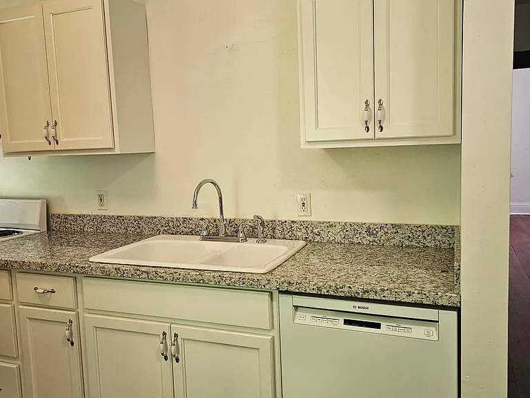 309 NE Graham St #A — Photo 14