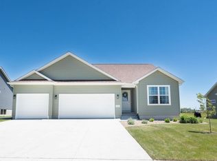 1530 Partridge Ln, Waterloo, IA 50701