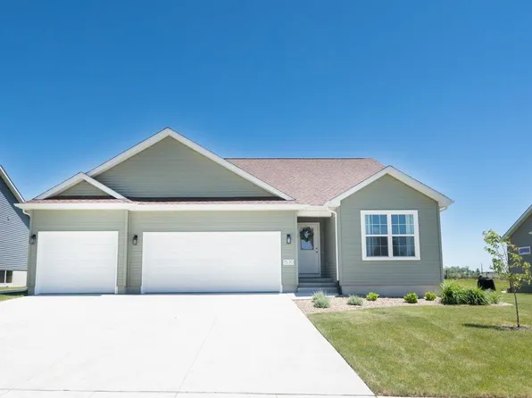 1530 Partridge Ln, Waterloo, IA 50701