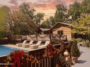 2169 Ranch Rd, Dandridge, TN 37725