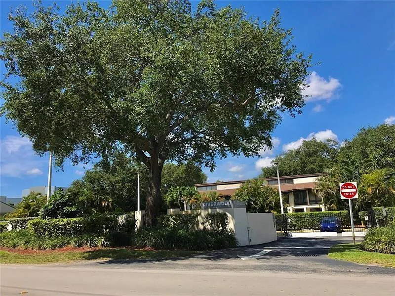 3 bed, 2.5 bath, 1688 sqft, $2,800 — Photo 3