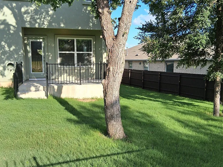 2121 Golden Grain Ln — Photo 16