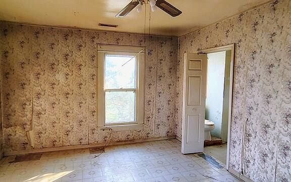 3rd image of 150 Larry Lynch Rd