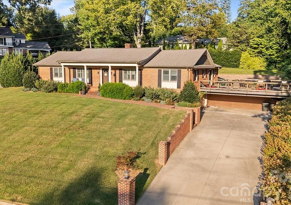 1st image of 102 Hillside Ln