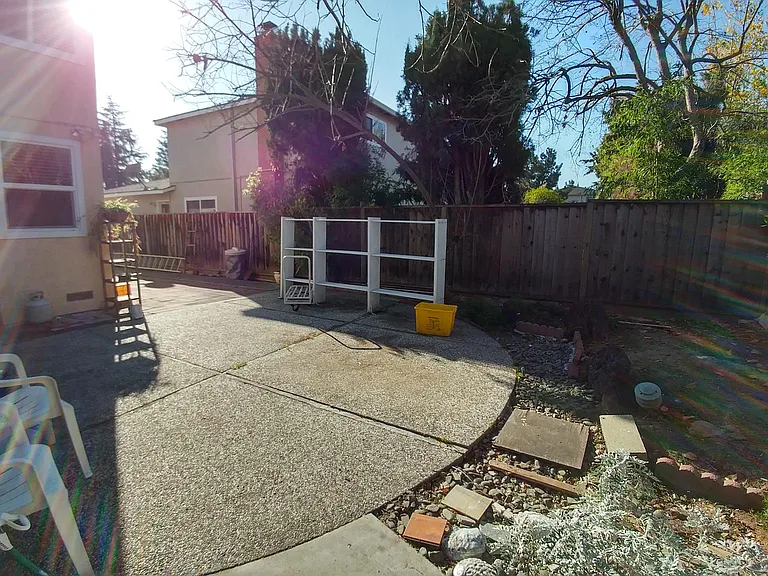 1013 Iris Ave — Photo 11