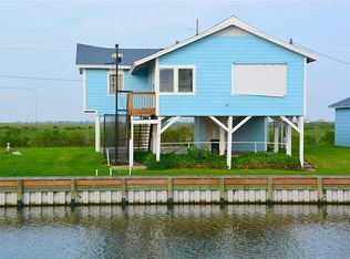 1221 Bay St, Crystal Beach, TX 77650