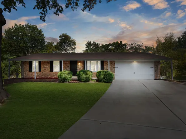 23 Johnnie Dr, Saint Charles, MO 63304