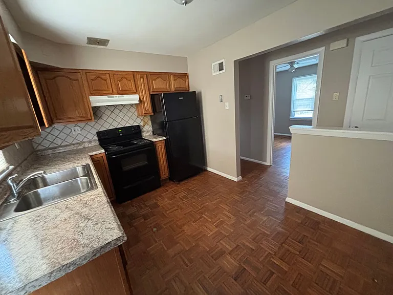 6118 Hancock Ave — Photo 3