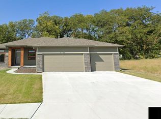 4556 Barksdale Dr, Bellevue, NE 68133