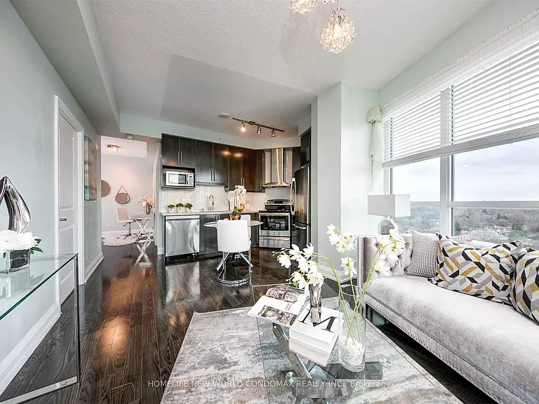 7161 Yonge St #1126 — Photo 4
