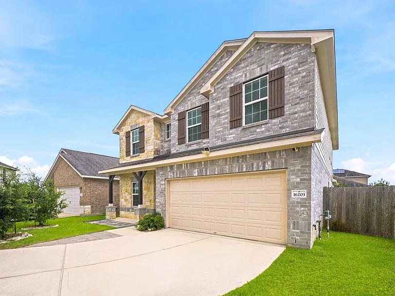16203 Centennial Light Dr — Photo 3