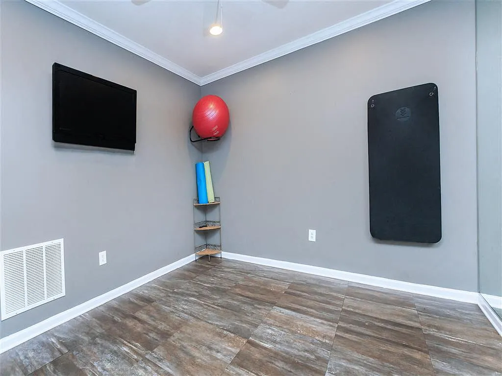 Walden Crossing Apartments — Photo 1
