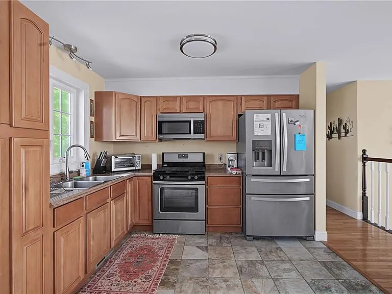 45 Oakwood Ave — Photo 3