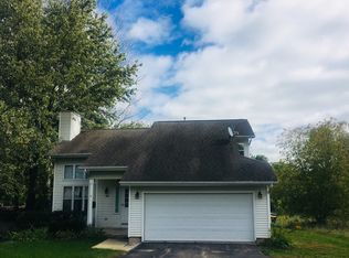 19 Joyce Ln, Streamwood, IL 60107