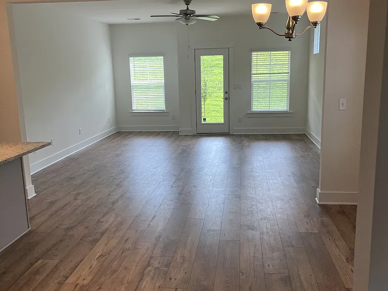 2043 Blueberry Ln — Photo 4