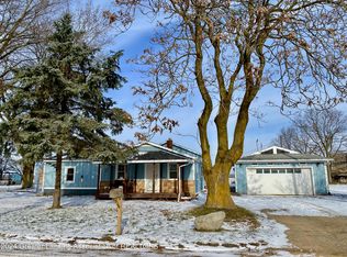 10251 E Tupper Lake Rd, Grand Ledge, MI 48837