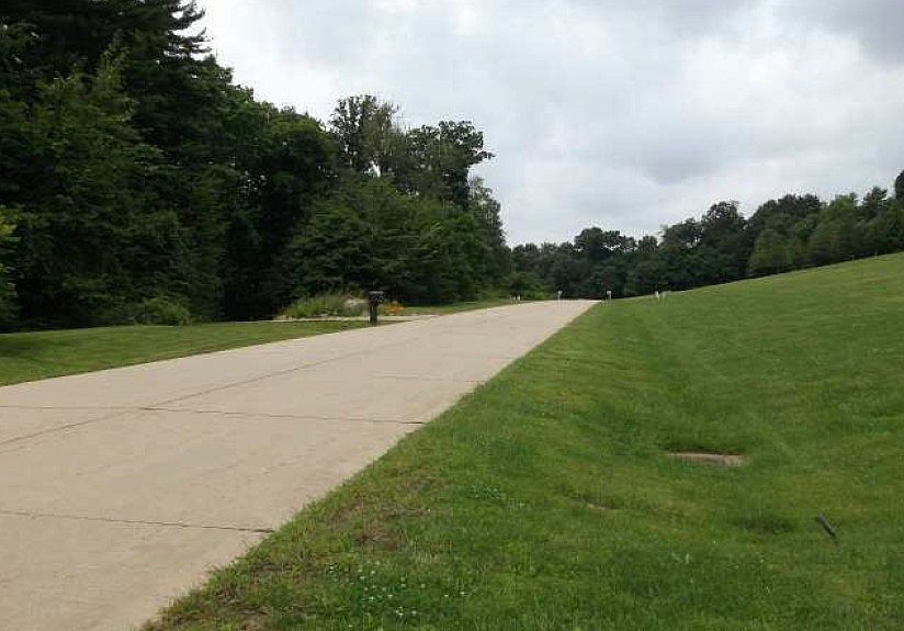 2nd image of 1334 Maple Grove Cir
