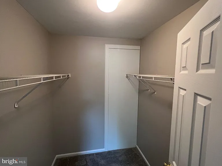1031 Murdoch Ct — Photo 15