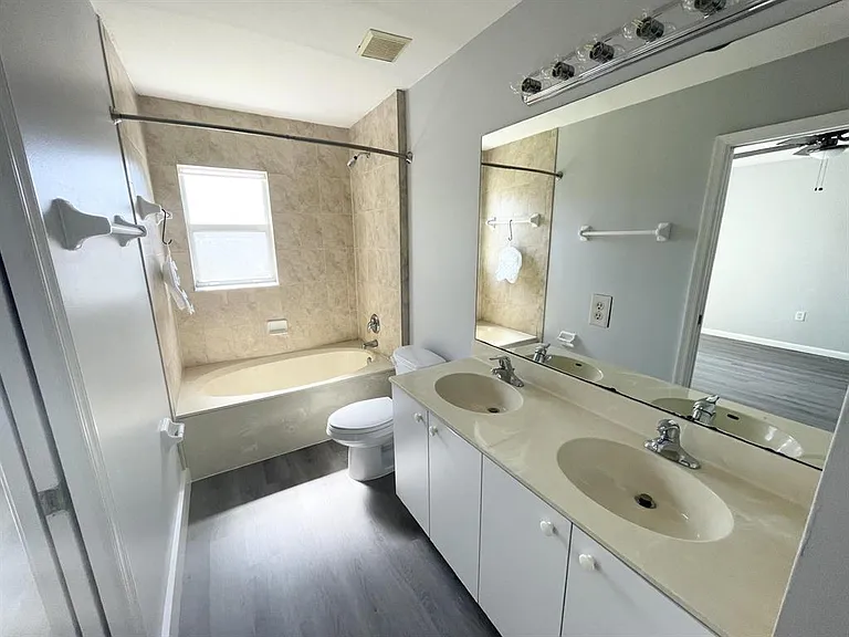 6301 Landings Ter — Photo 16