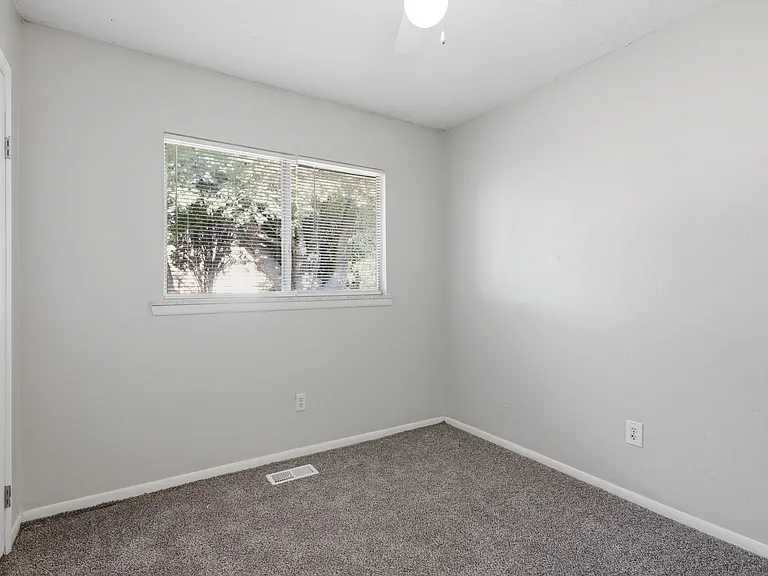 905 Craig Dr — Photo 12