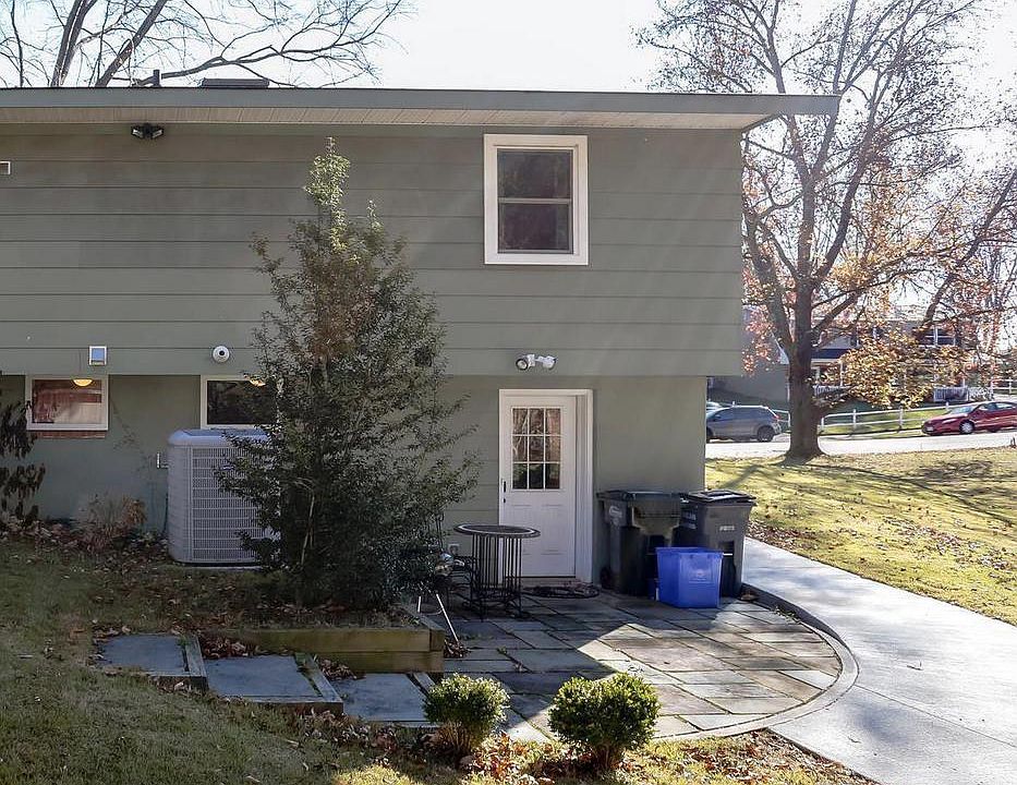 2nd image of 14910 Cordell Ave