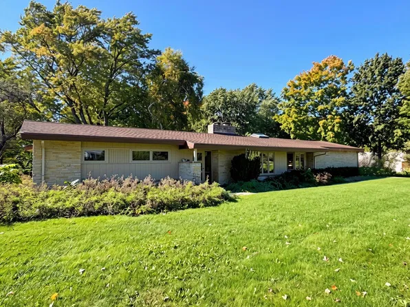 1445 Revere DRIVE, Brookfield, WI 53045