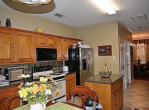 5th image of 646 Highland Meadows Dr