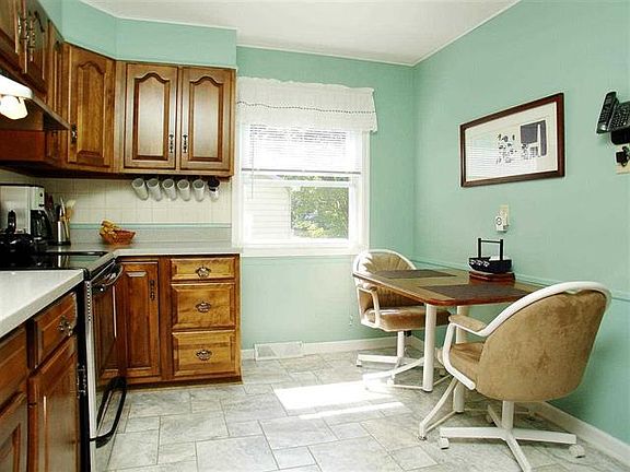 3rd image of 43 Grissom Dr