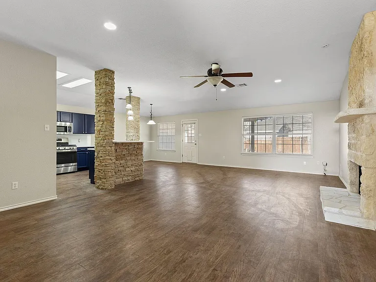 3812 Eagles Nest St — Photo 5